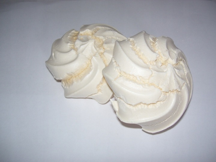 MAKO BEZY PAVLOVA 0,55 kg, pakowane po 34 sztuki.