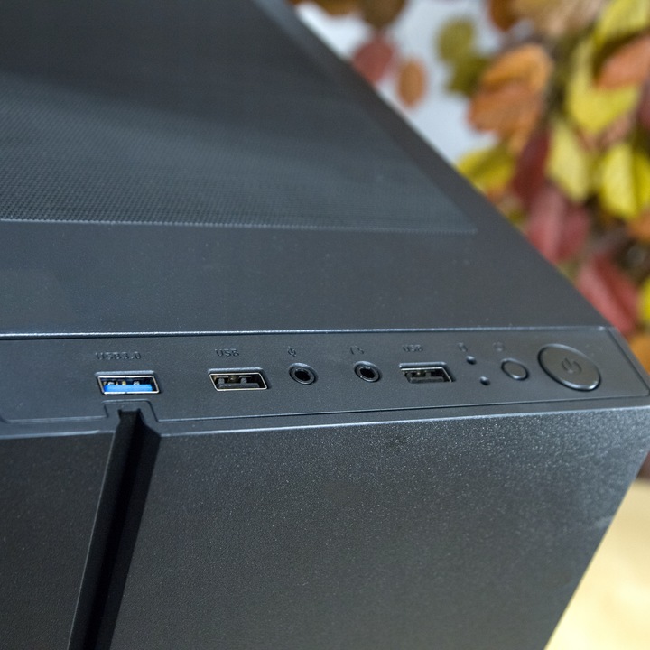 KOMPUTER GAMINGOWY CORE i7 3,8 GHz GeForce 16GB RAM 512GB SSD Wi-Fi Windows