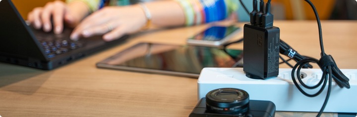 Green Cell Szybka Ładowarka Sieciowa 30W 3x USB 2.4A zasilacz do telefonu