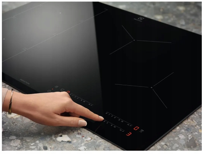 Płyta indukcyjna ELECTROLUX EIS62443 Slim-Fit SenseBoil Czarna