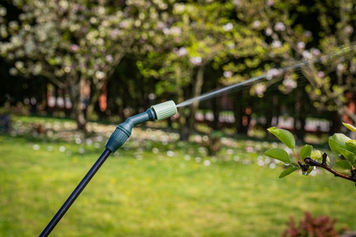 OPRYSKIWACZ CIŚNIENIOWY RĘCZNY DUŻY POJEMNOŚĆ 8L REGULACJA LANCA 98CM