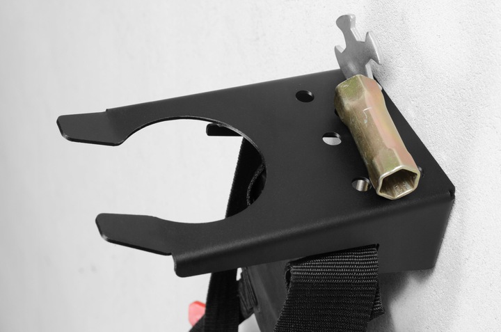 Wieszak uchwyt na kosę kosiarkę spalinową MARKOWY