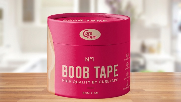TAŚMA MODELUJĄCA BIUST Z NASUTNIKAMI TEJPY BOOB TAPE CURE TAPE 5CM X 5M