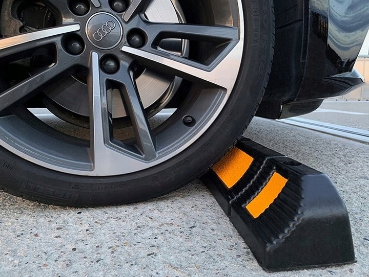 OGRANICZNIK SEPARATOR ODBOJNIK PARKINGOWY 57CM BLOKADA NAJAZD