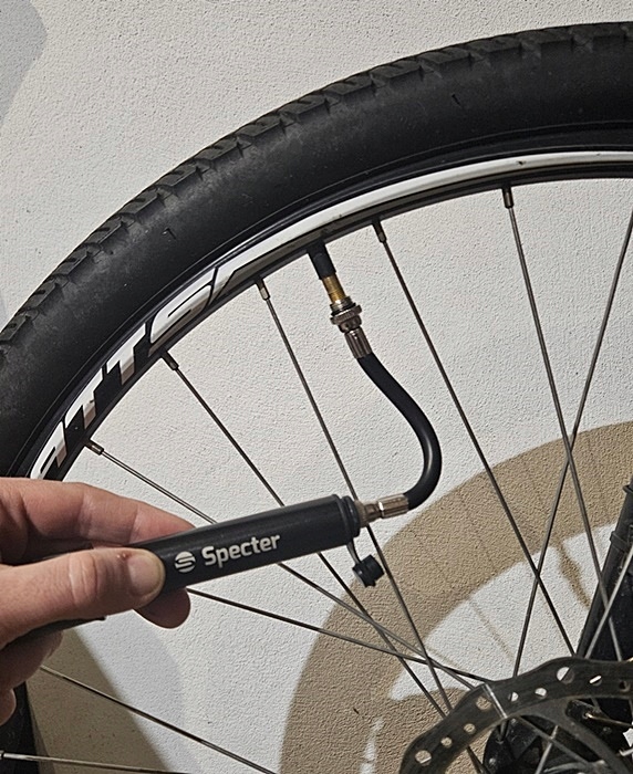 Pompka rowerowa hulajnoga uchwyt na ramę ręczna aluminium Mała 7bar SPECTER