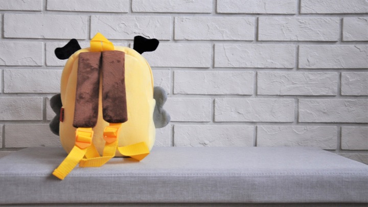 Plecak do przedszkola dla chłopca i dziewczynki z pszczółką z imieniem