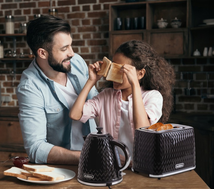 CZAJNIK ELEKTRYCZNY BEZPRZEWODOWY CZARNY 2000W 1,7L ELDOM