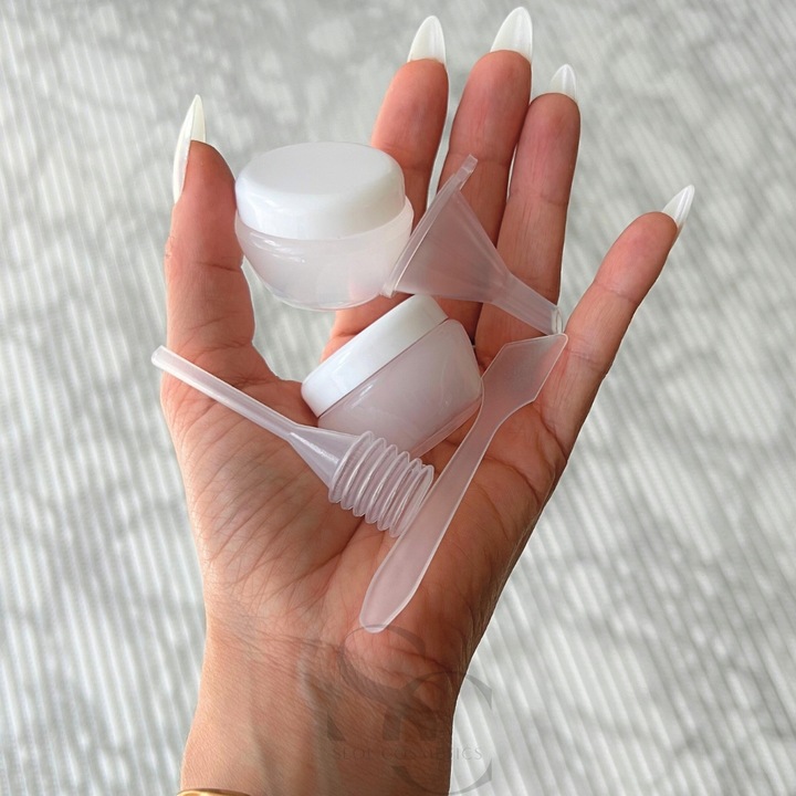 Zestaw pojemników podróżnych na kosmetyki do samolotu 11sz Kosmetyczka