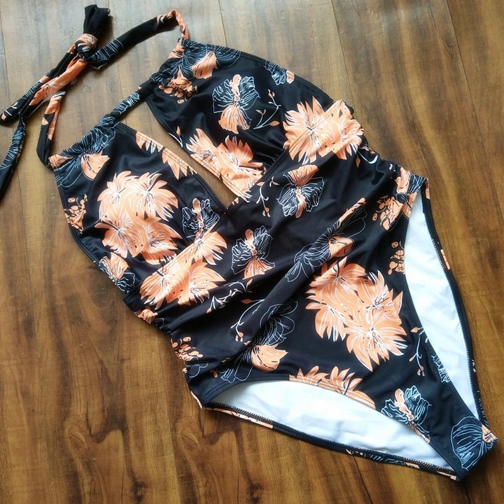 Jednoczęściowy strój kąpielowy ODKRYTE PLECY S110