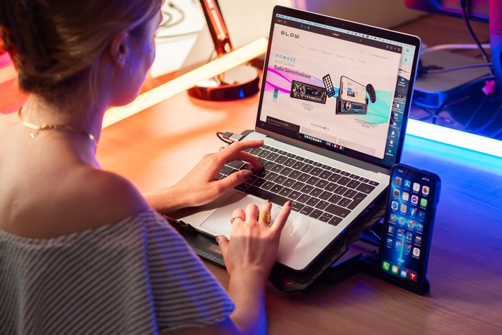 PODSTAWKA PODKŁADKA CHŁODZĄCA POD LAPTOPA 15,6' GAMINGOWA DUŻA LED HUB USB