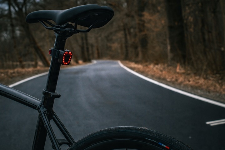 LAMPKA ROWEROWA TYLNA LED NA ROWER ŚWIATŁO CZERWONE MOCNE TYŁ AKU USB VAYOX