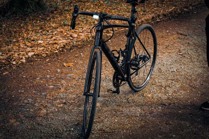 LAMPKA ROWEROWA PRZÓD NA KIEROWNICE ŚWIATŁO LED OŚWIETLENIE ROWER USB VAYOX