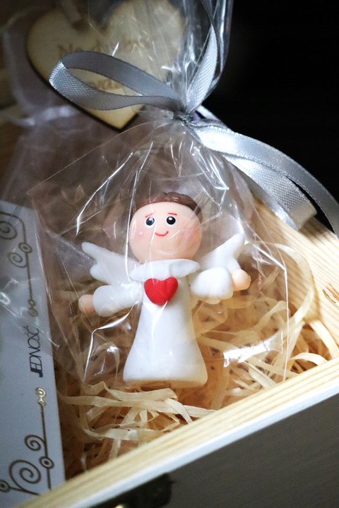 PREZENT NA CHRZEST ŚWIĘTY Pamiątka Chrztu Świętego BIAŁE PUDEŁKO Z BIBLIĄ