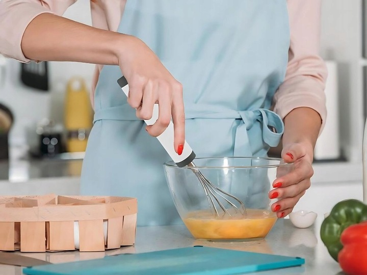 TRZEPACZKA MIKSER UBIJACZKA ELEKTRYCZNA DO JAJEK PIANY BEZPRZEWODOWA