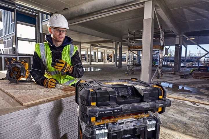 Radio budowlane Bluetooth TSTAK DEWALT DWST1-81078 z funkcją ładowarki