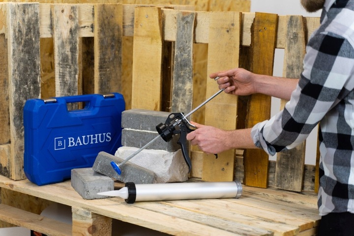 PISTOLET WYCISKACZ do mas silikonu tubowy do masy uszczelniaczy 600ml