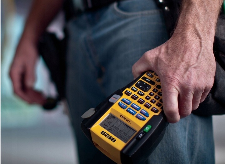 ORYGINALNA Taśma DYMO IND Rhino poliestrowa 9mm x 5,5m biała / czarny