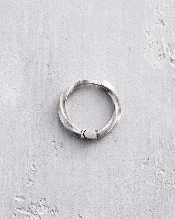 Srebrny kolczyk-kółko THE SPIRAL OF TIME