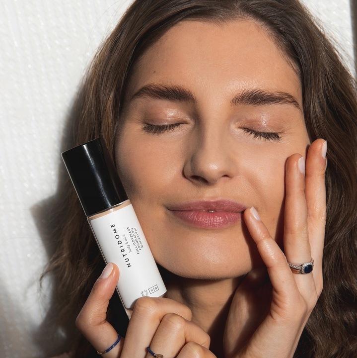 PODKŁAD do TWARZY mocno KRYJĄCY NUTRIDOME Wygładzający Trwały 04 BEIGE