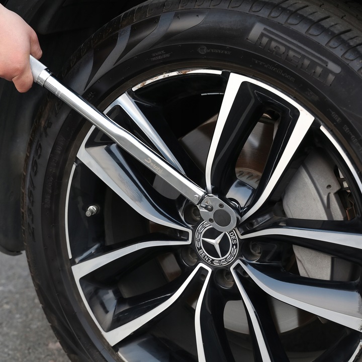 KLUCZ DYNAMOMETRYCZNY 1/2 28-210Nm CrMO & CrV + 3 NASADKI 17,19,21 mm