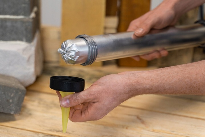 PISTOLET WYCISKACZ do SILIKONU Uszczelniaczy Mas 600ml WYTRZYMAŁY