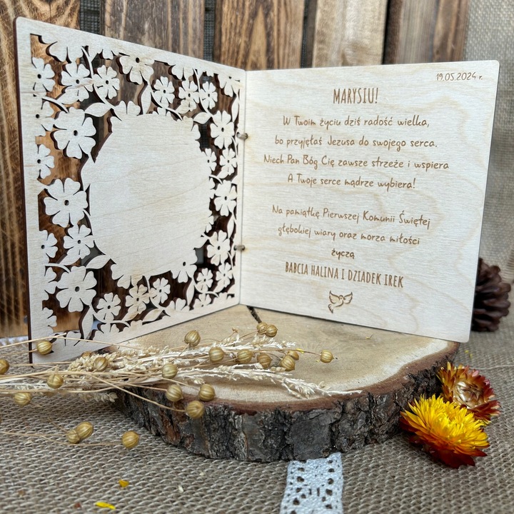 Kartka na Komunię od Chrzestnej Ażurowa Pierwsza Komunia Święta