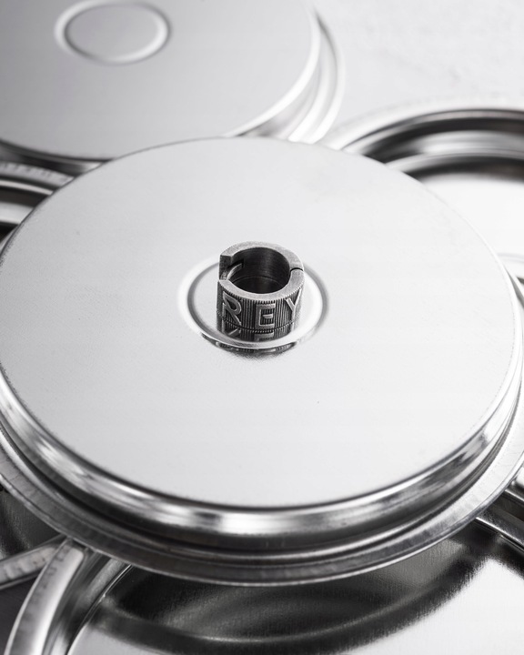 Srebrny kolczyk-kółko REYTEL