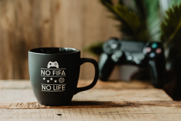 B.DUŻY KUBEK CZARNY MATOWY Z WŁASNYM NADRUKIEM DO KAWY NA PREZENT