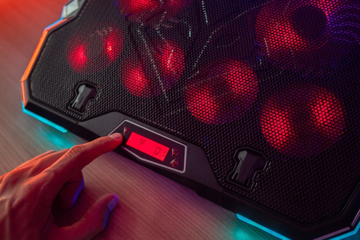 PODSTAWKA PODKŁADKA CHŁODZĄCA POD LAPTOPA REGULOWANA 9-17'' LED RGB 2x USB