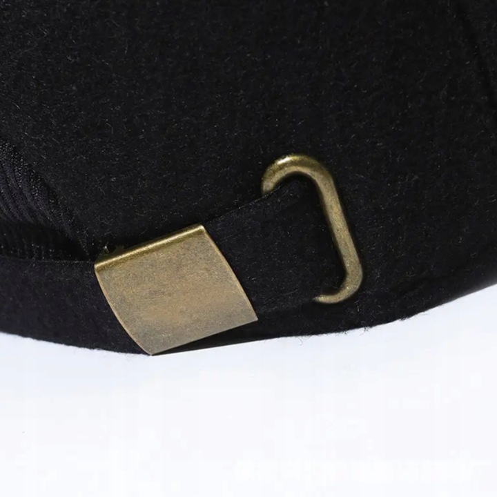 CIEPŁA CZAPKA ZIMOWA MĘSKA Z DASZKIEM SOLIDNA CHOWANE NAUSZNIKI NA