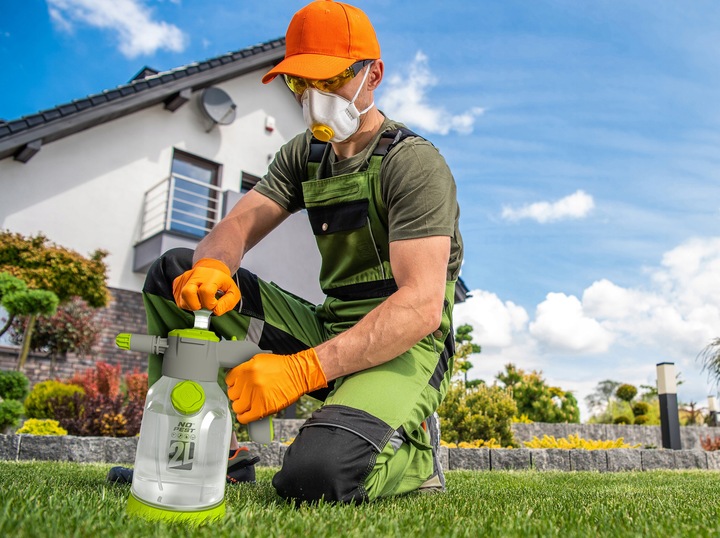 OPRYSKIWACZ RĘCZNY Z MIARKĄ DO ODMIERZANIA OPRYSKU 2L NO PEST WYSOKA