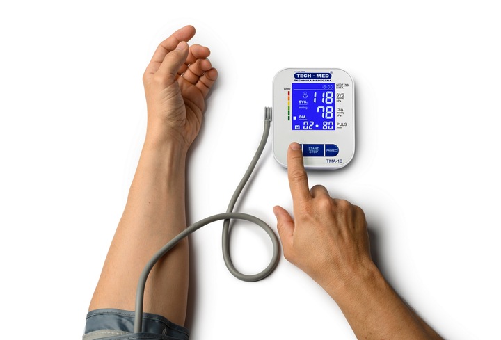 CIŚNIENIOMIERZ NARAMIENNY TECH-MED TMA-10 ARYTMIA PODŚWIETLANY EKRAN ETUI