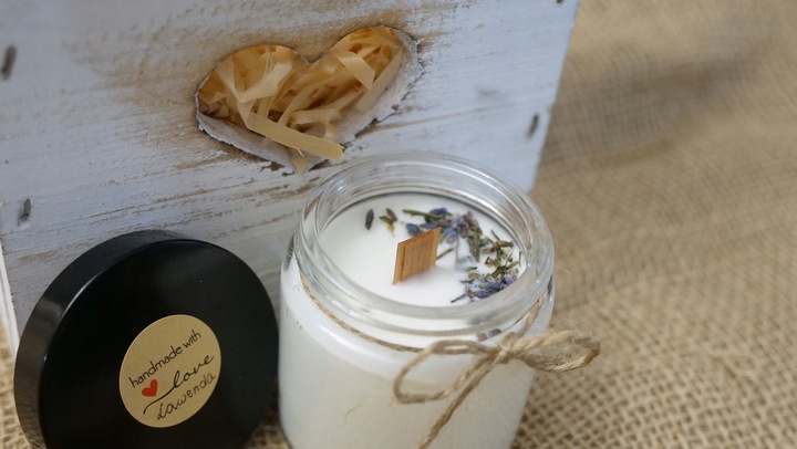 Wosk sojowy PILLAR twardy do świec wolnostojących naturalny pastylki 1 kg