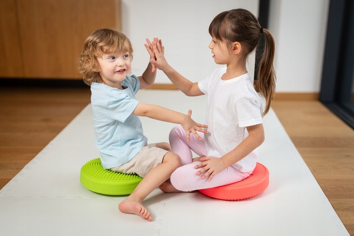 TULLO PODUSZKA SENSORYCZNA REHABILITACYJNA SENSOMOTORYCZNA DYSK JEŻYK 30CM