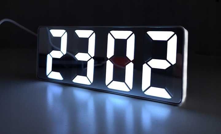 ZEGAR ELEKTRONICZNY LED BUDZIK ZEGAREK Z ALARMEM B