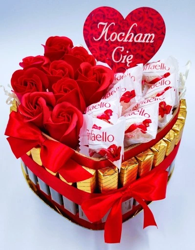 Tort MERCI Kosz Prezentowy Zestaw Słodyczy Róże Prezent dla Dziewczyny Żony