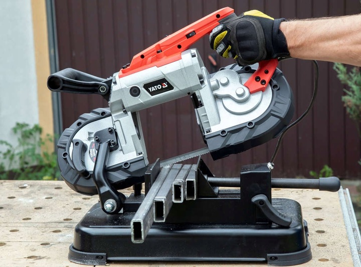 YATO PRZECINARKA TAŚMOWA Z PODSTAWĄ PIŁA DO METALU PRZENOŚNA 1100W