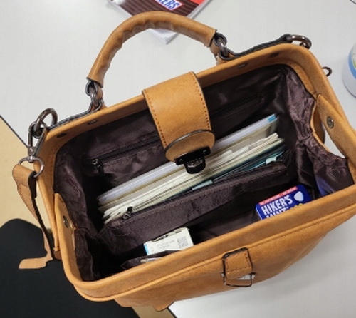 Torebka BRĄZOWA Kuferek Zamsz Skórka Pojemna Damska zatrzask