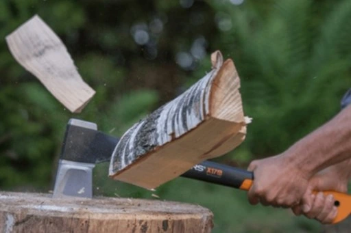 FISKARS Siekiera rozłupująca do drewna X17 M zestaw z OSTRZAŁKĄ Xsharp