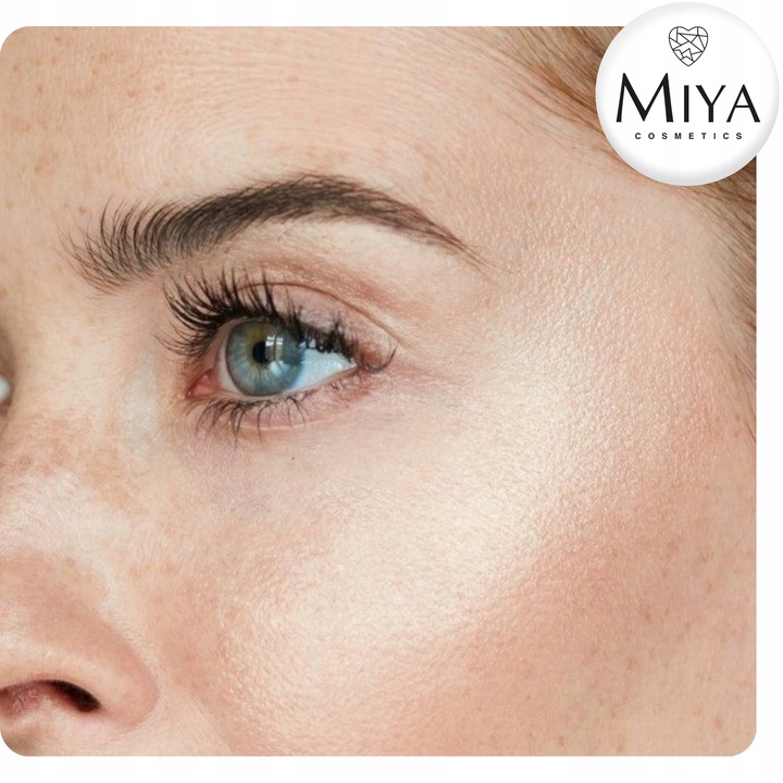 Nawilżający Krem Pod Oczy Regenerujący Do Wszystkich Typów Skóry 15 ml