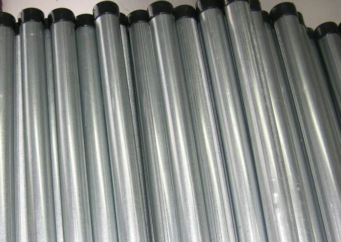 Słupek ogrodzeniowy ocynk fi 42 na 2,3m + kapturek