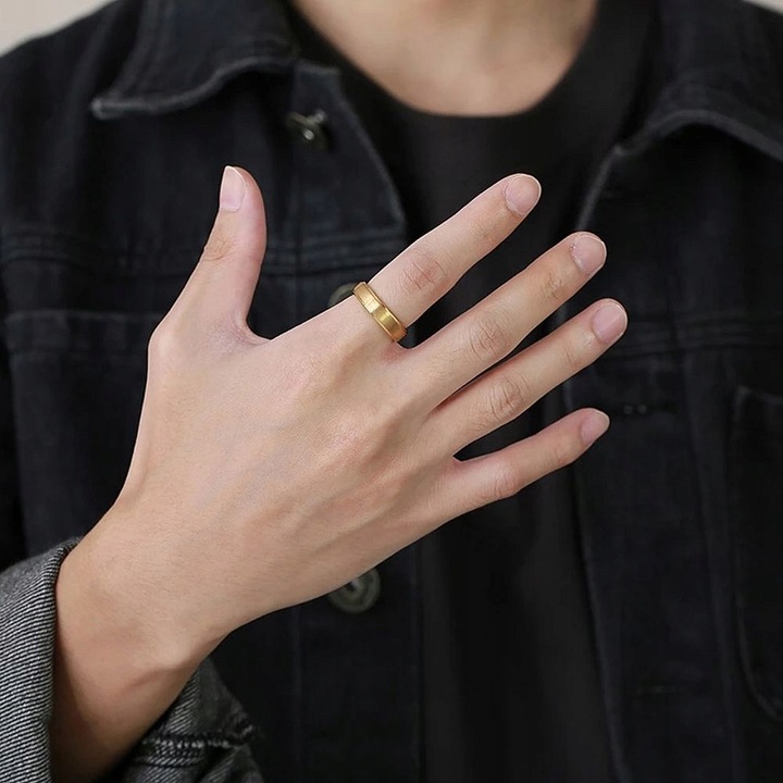 18K ZŁOTA OBRĄCZKA FAZOWANA Z WOLFRAMU MATOWA r.20