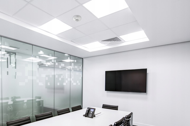 CZUJNIK RUCHU ZMIERZCHU natynkowy LED sufitowy PIR