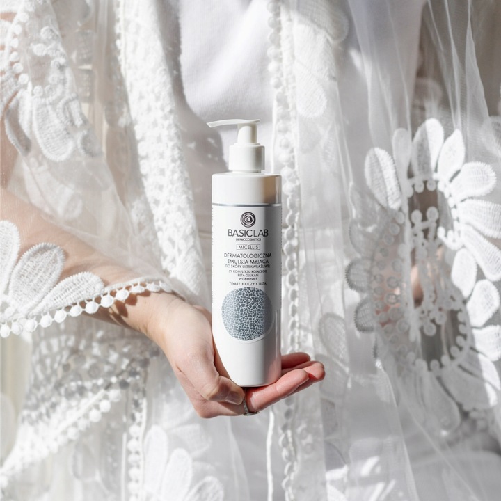 BasicLab dermatologiczna emulsja myjąca do skóry ultrawrażliwej 300 ml