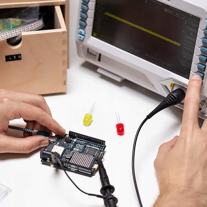 Mikrokontroler Arduino UNO R4 WiFi oryginał ABX00087 wyświetlacz 12x8 USB-C