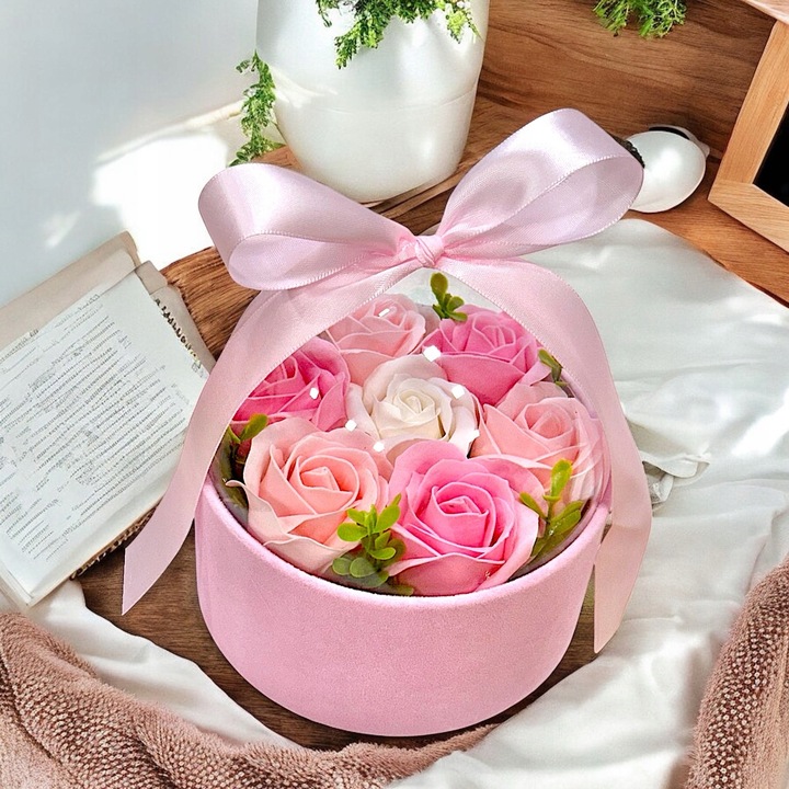 FLOWERBOX KWIATY MYDLANE BUKIET KWIATÓW W PUDEŁKU FLOWER BOX RÓŻE