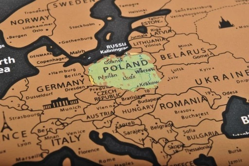 CZARNO-ZŁOTA MAPA ŚWIATA ZDRAPKA SUPER PREZENT