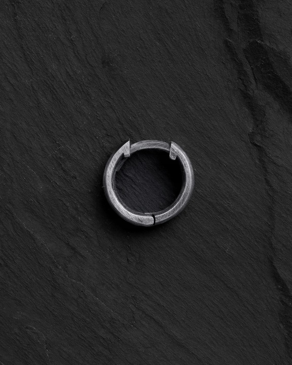 Srebrny kolczyk THE HOOP