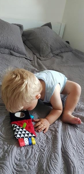 Hencz Kontrastowa Książeczka Sensoryczna CZERWONA