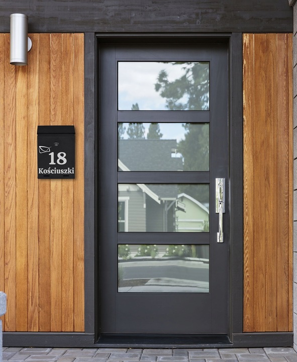 SKRZYNKA POCZTOWA NA LISTY POCZTĘ Z NUMEREM DOMU NAZWĄ ULICY NAPIS